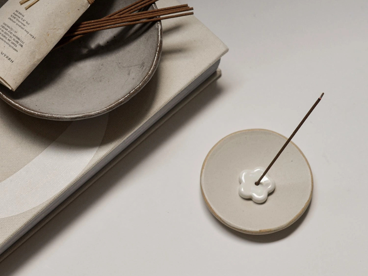 Cedarwood Incense Stick Set – 30 Sticks