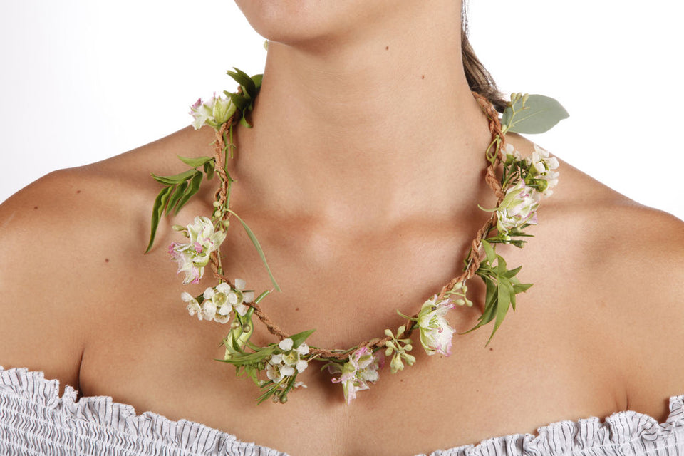 Make Your Own: Fresh Flower Necklace