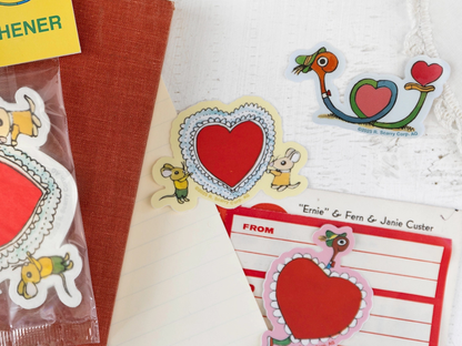 3P4 X Richard Scarry® -  Valentine - Lowly Heart Twist Sticker