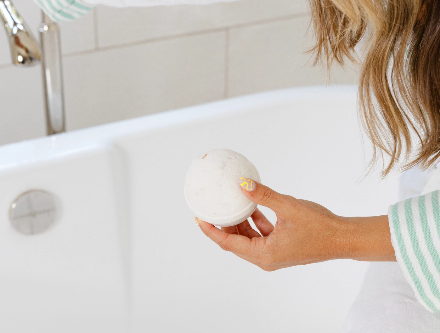 Oatmeal Milk & Honey Bath Bomb