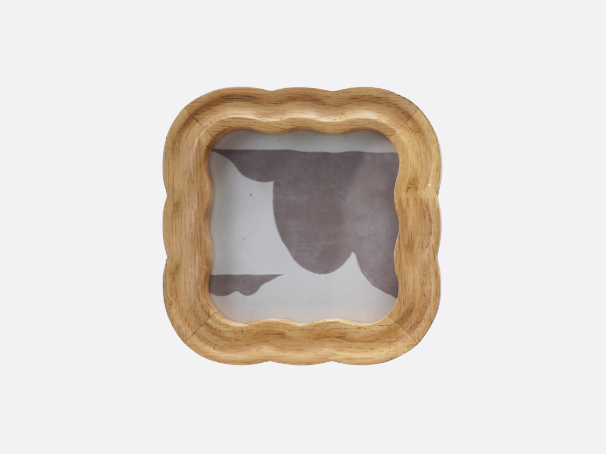 Scalloped Photo Frame - Light Brown